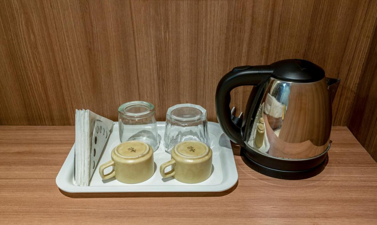 Itsy Hotels Hiland Suites Bangalore Exteriör bild