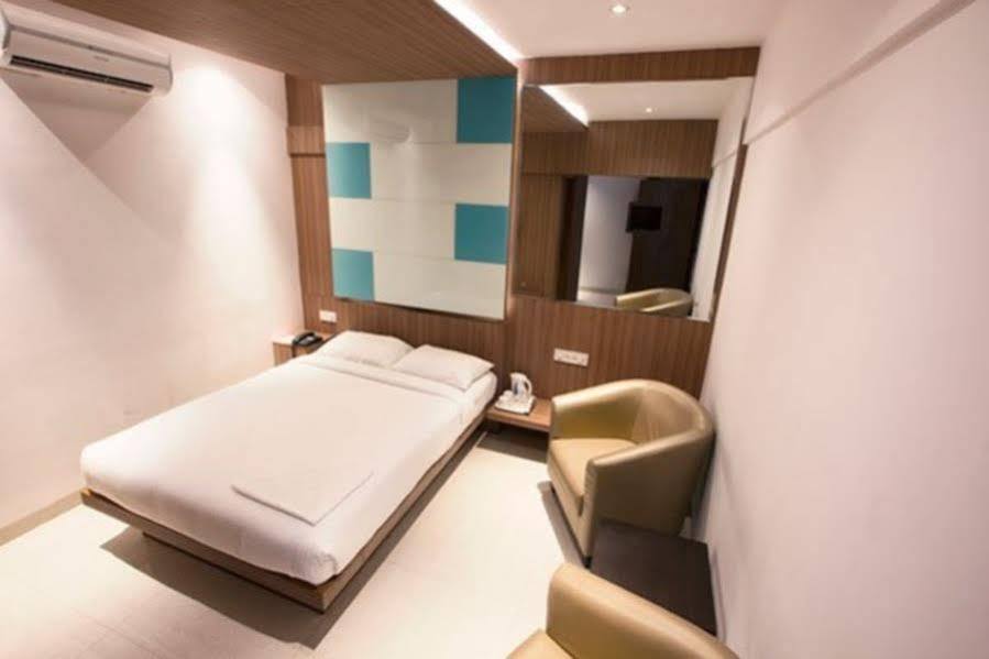 Itsy Hotels Hiland Suites Bangalore Exteriör bild